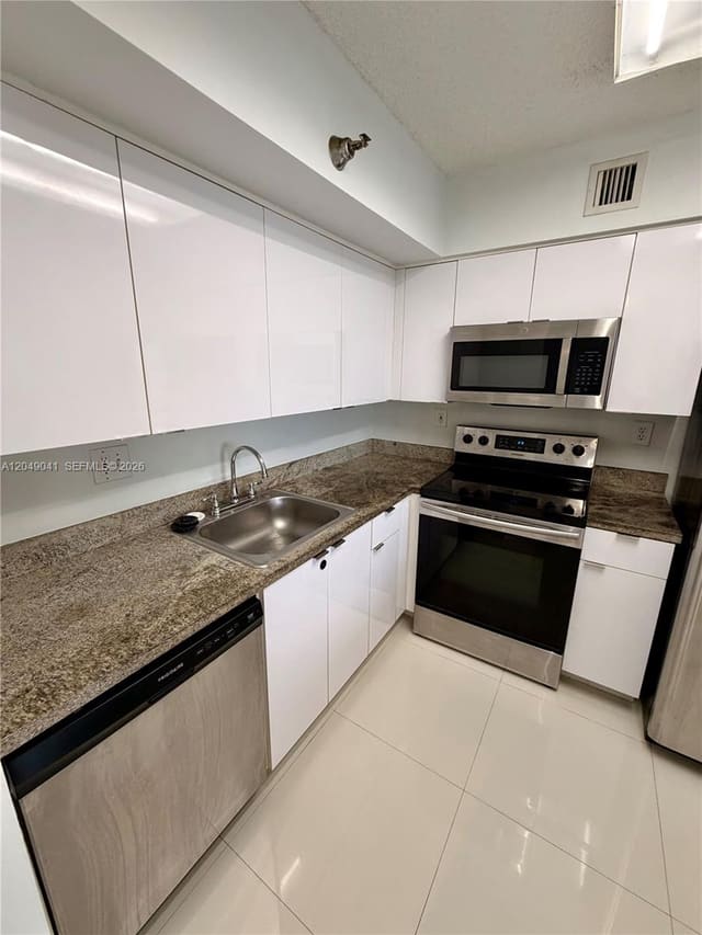 3300 NE 191st Street 404, Aventura, FL 33180