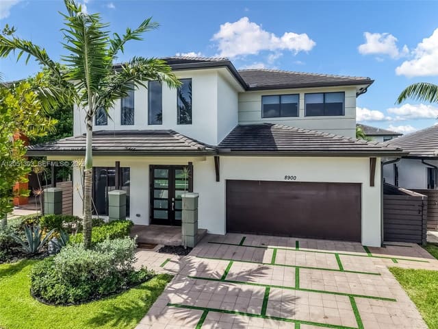 8900 NW 161st Terrace, Miami Lakes, FL 33018