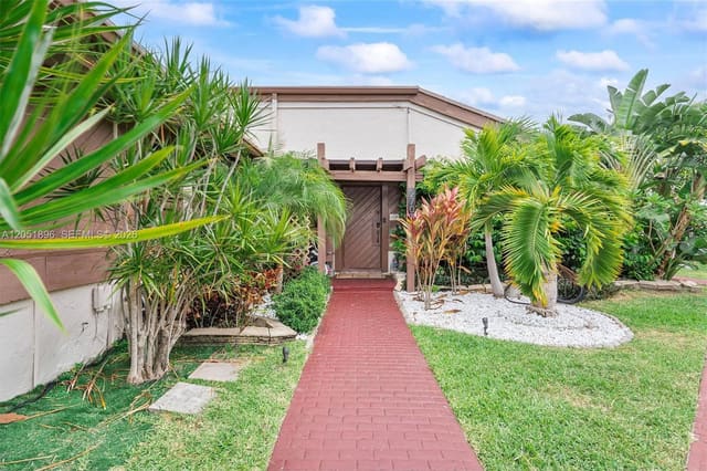 2707 S Parkview Drive, Harbourwood Sketch Of Sur, Hallandale Beach, FL