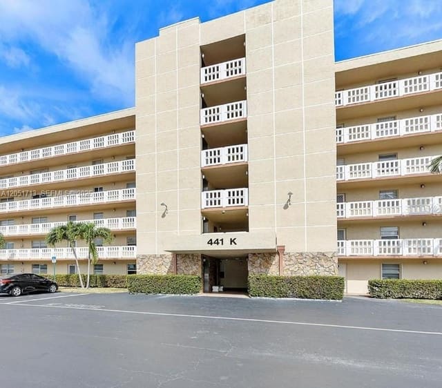 441 SE 3rd Street 505, Meadowbrook Lakes View, Dania Beach, FL