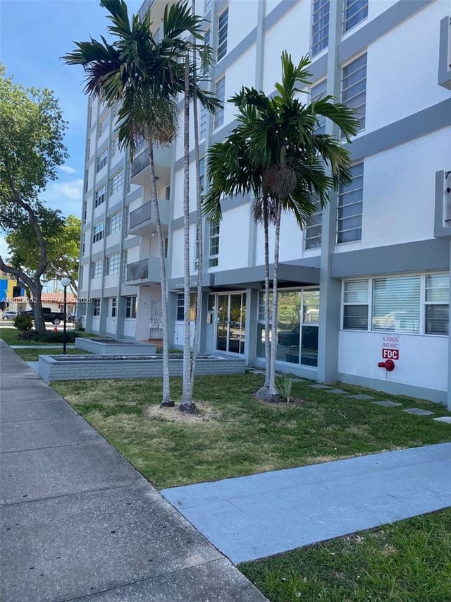 1400 SW 27th Avenue 202, Mc Allister Terrace, Miami, FL