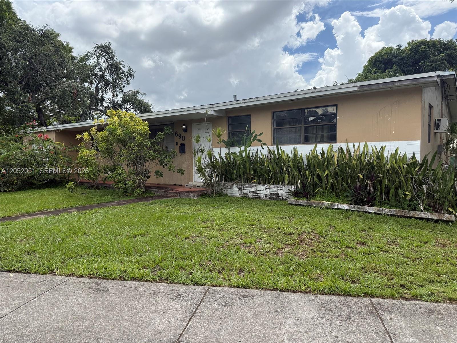 690 W 70th Place, Hialeah, FL 33014