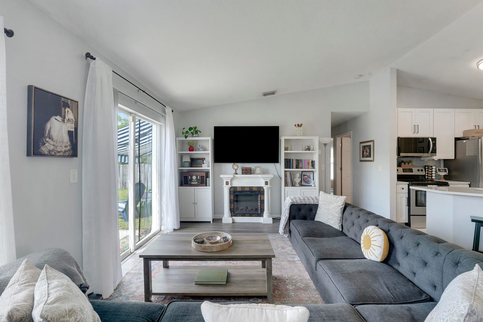 572 SW Bacon Terrace — photo 3
