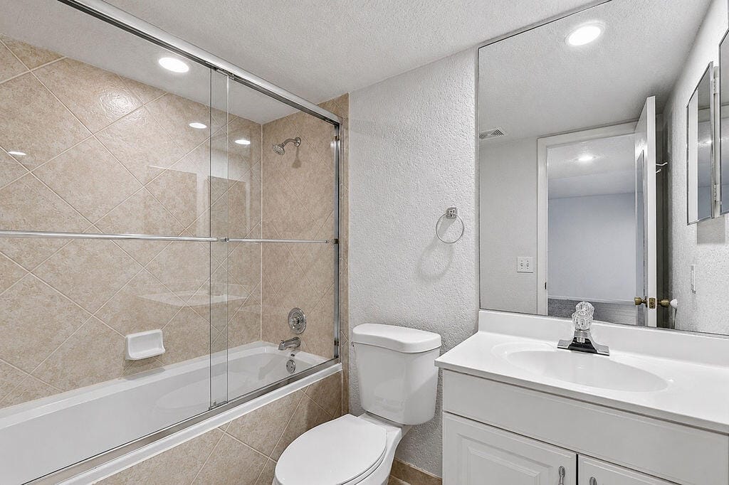 2322 S Cypress Bend Drive 311 — photo 12