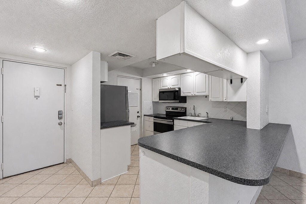 2322 S Cypress Bend Drive 311 — photo 6