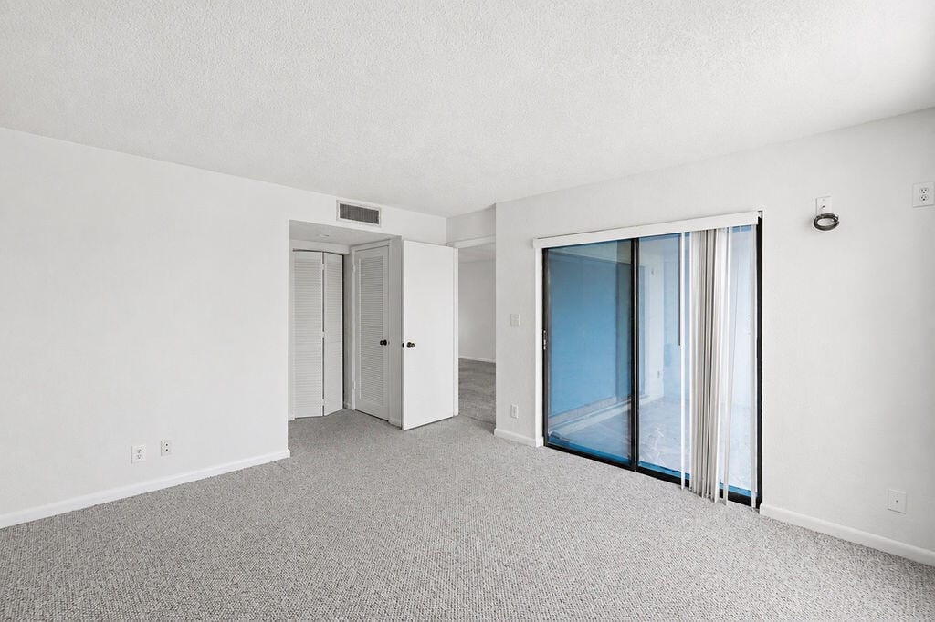 2322 S Cypress Bend Drive 311 — photo 8