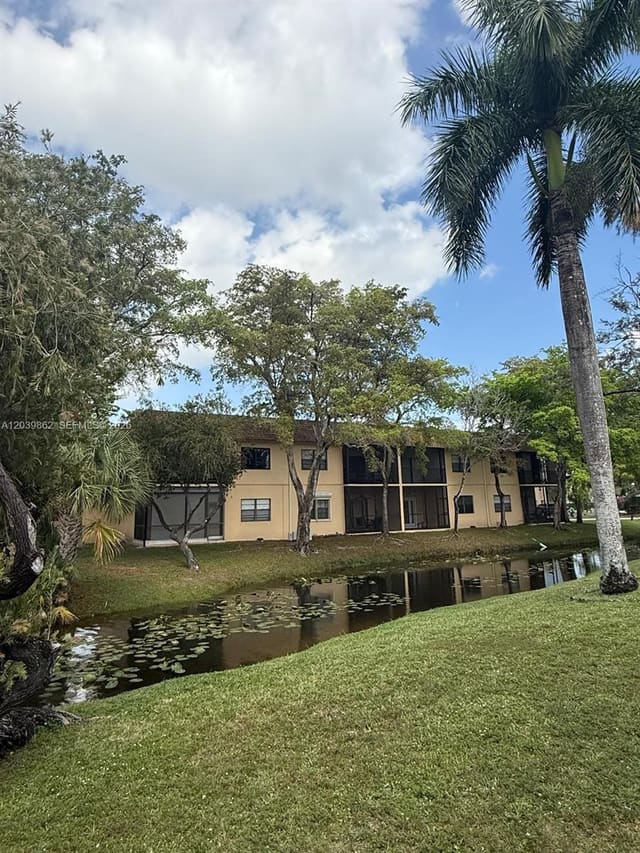 2 Briarwood Circle 212, Hollywood, FL 33024