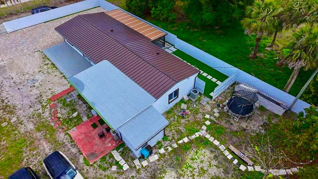 696 Arlington Drive — photo 11