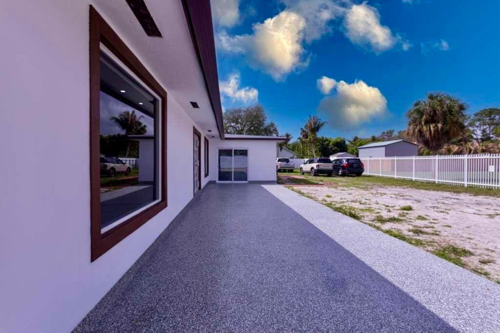 696 Arlington Drive — photo 4