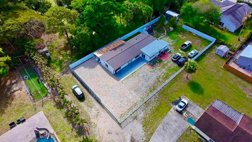 696 Arlington Drive — photo 7