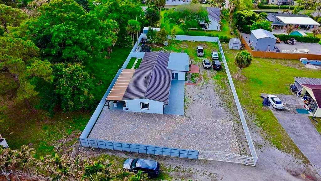 696 Arlington Drive — photo 8