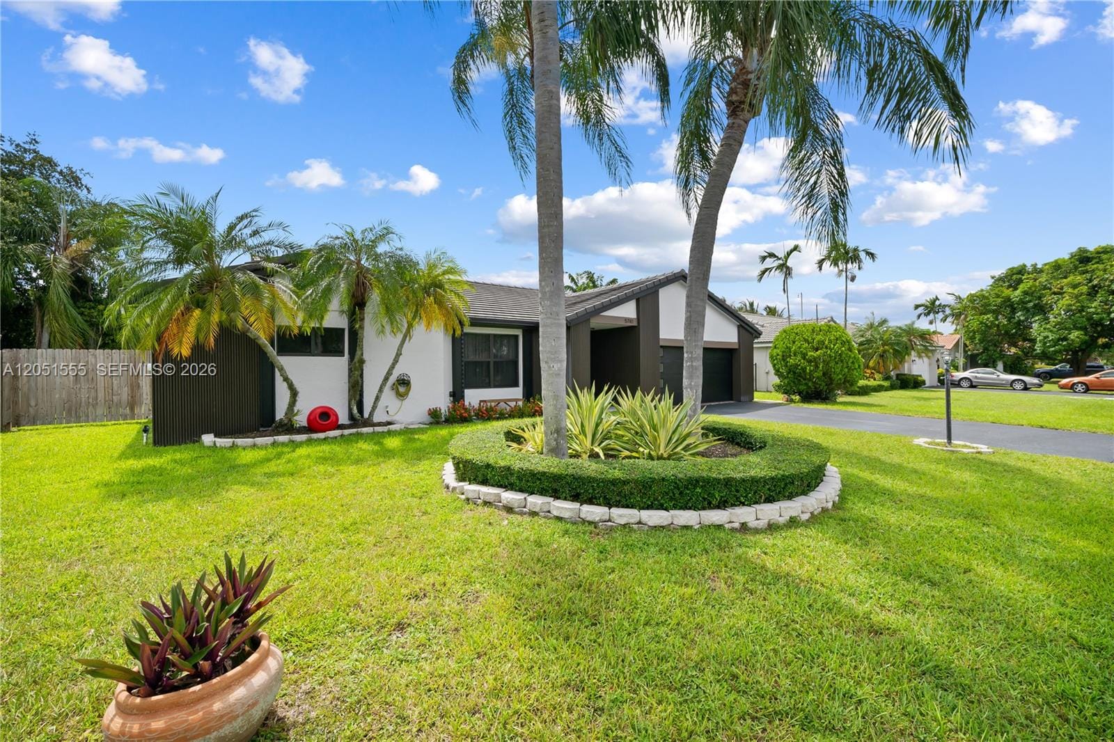5741 W Waterford Drive — photo 3