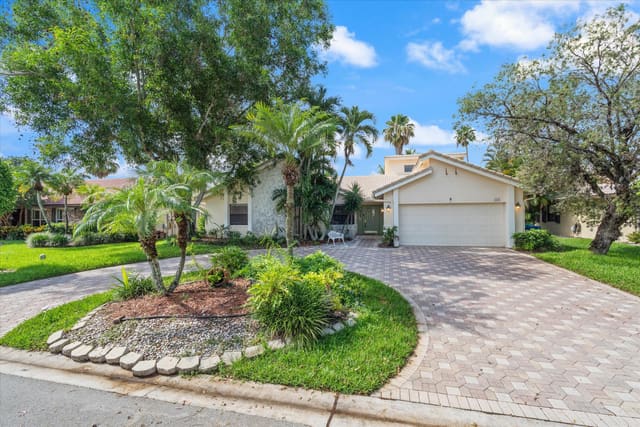 8660 NW 54th Street, sold in Pine Ridge, Coral Springs, FL