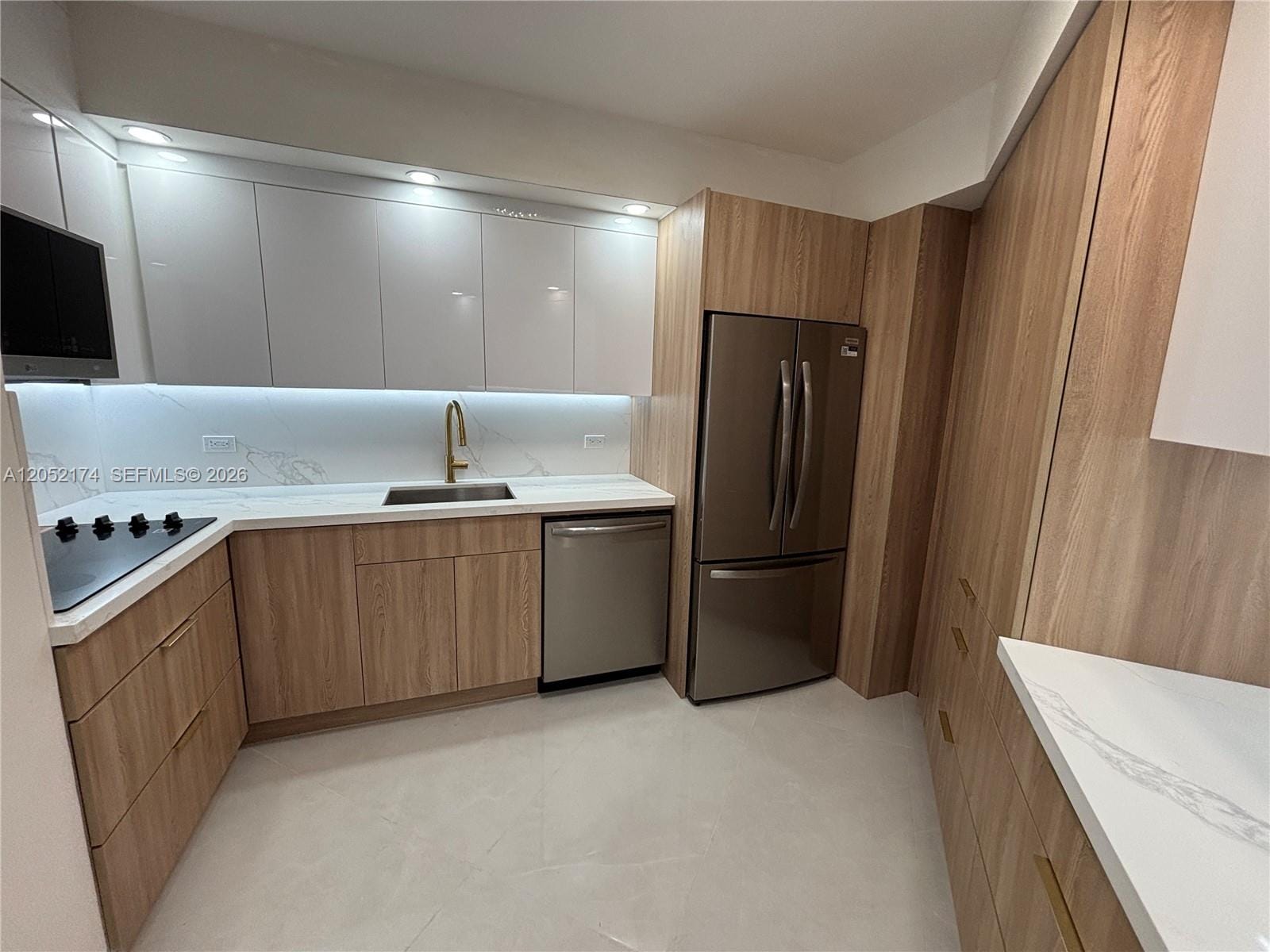 999 Brickell Bay Drive 1904, Miami, FL 33131 photo 2
