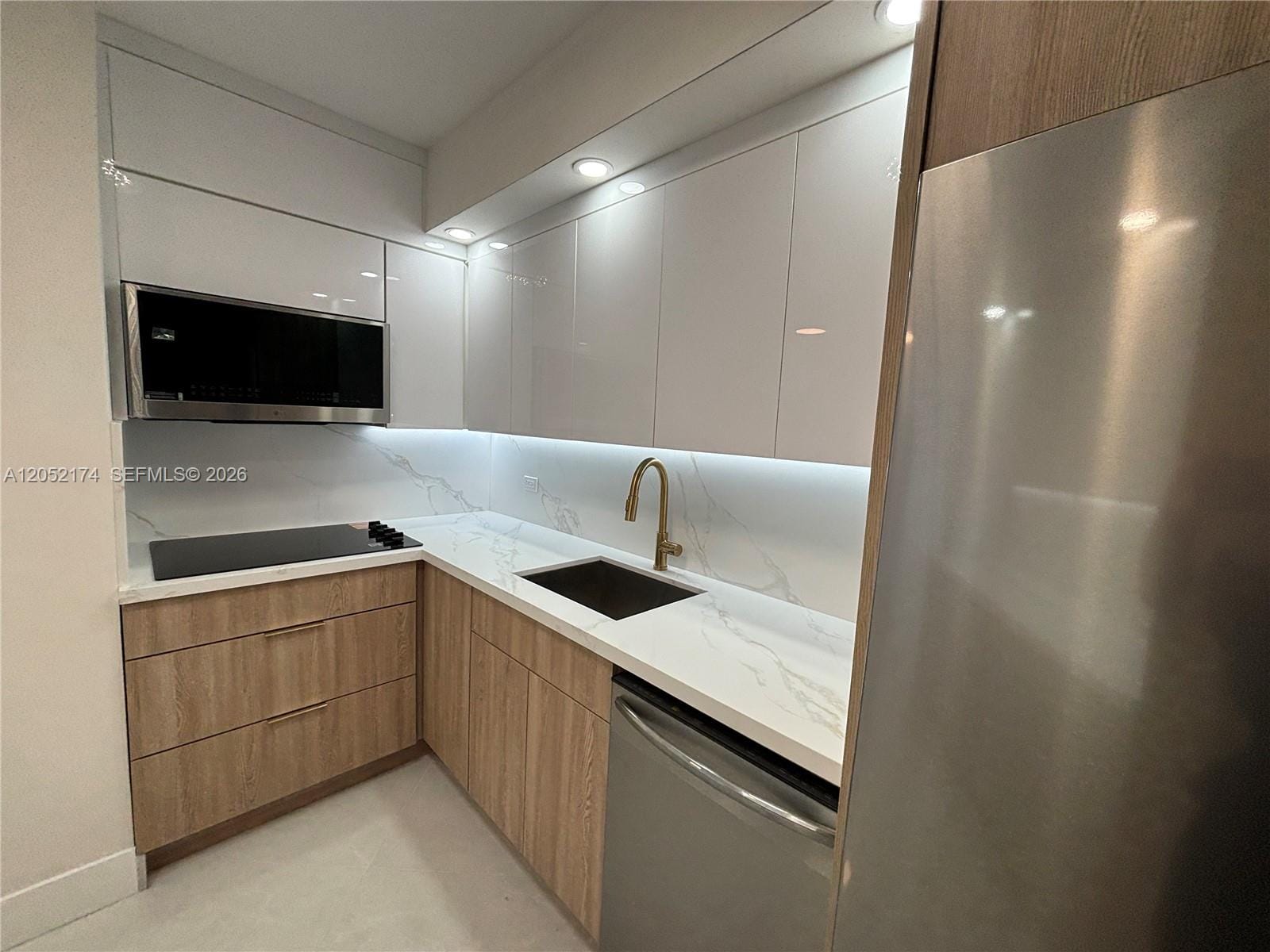 999 Brickell Bay Drive 1904, Miami, FL 33131 photo 3