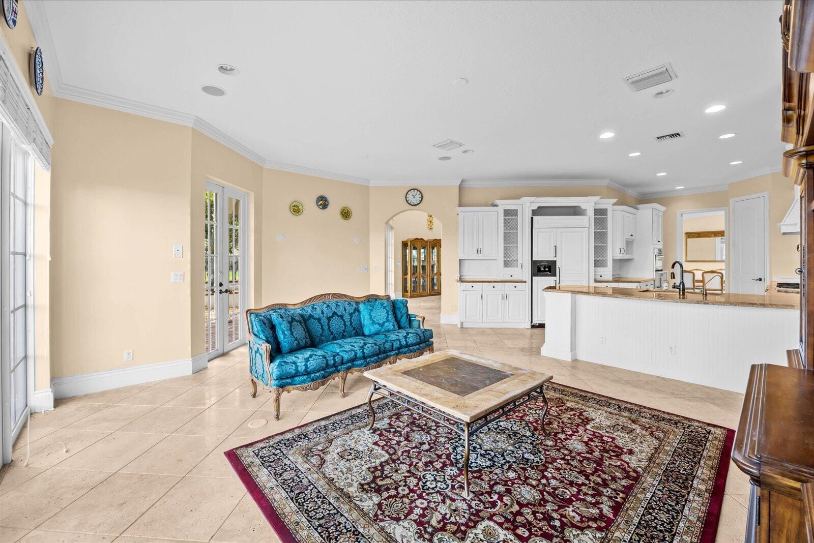 143 SE Bella Strano — photo 3