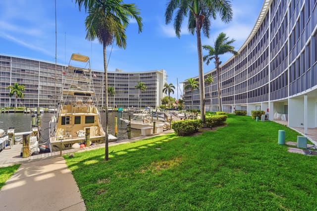 1427 E Hillsboro Boulevard 123, Deerfield Beach, FL 33441