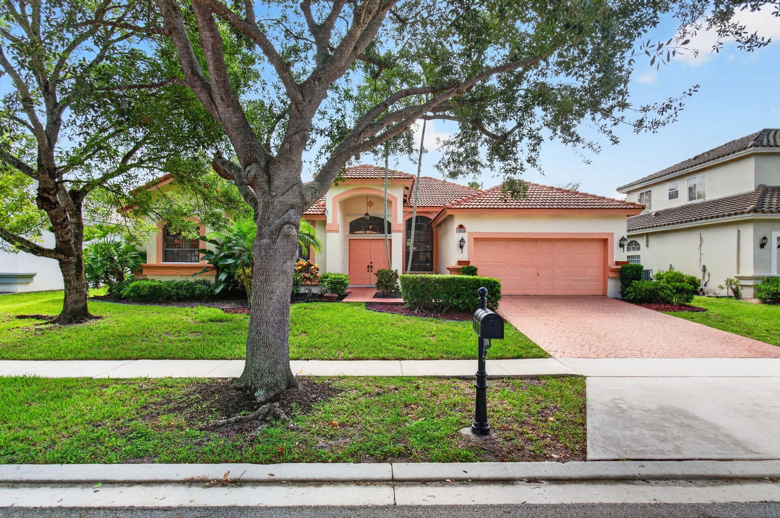 Pending home at 10036 Lexington Estates Boulevard, Boca Raton, FL 33428