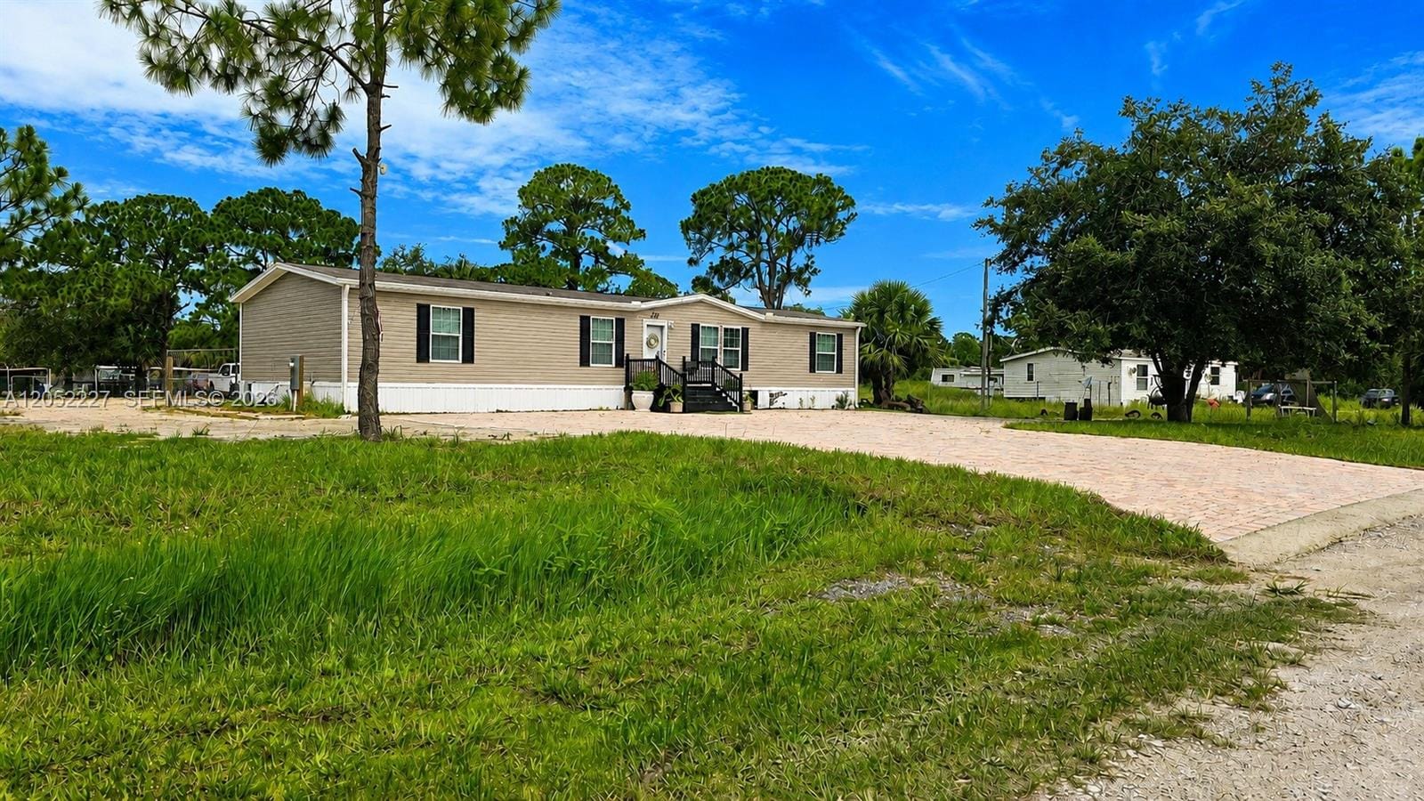 220 S Kennel Street, Clewiston, FL 33440 - photo 1 of 30