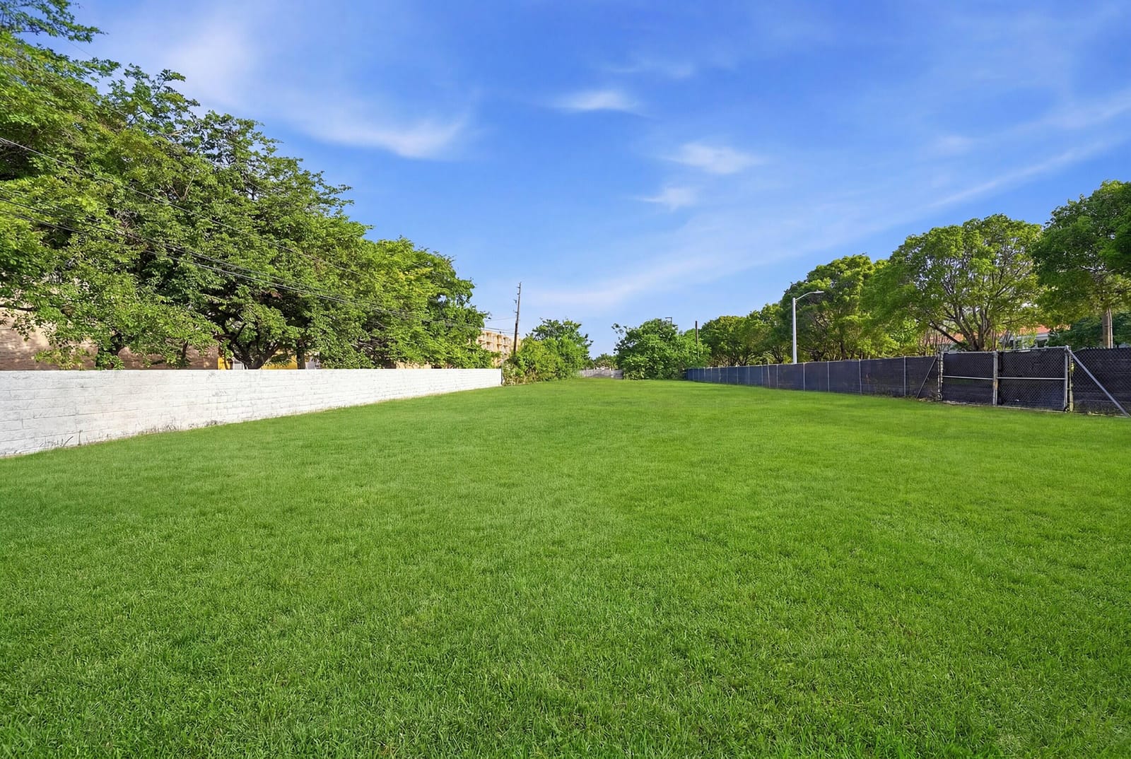 1800 N Sherman Circle — photo 2