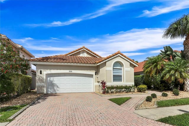 1530 W Lacosta Drive W, Pembroke Pines, FL 33027