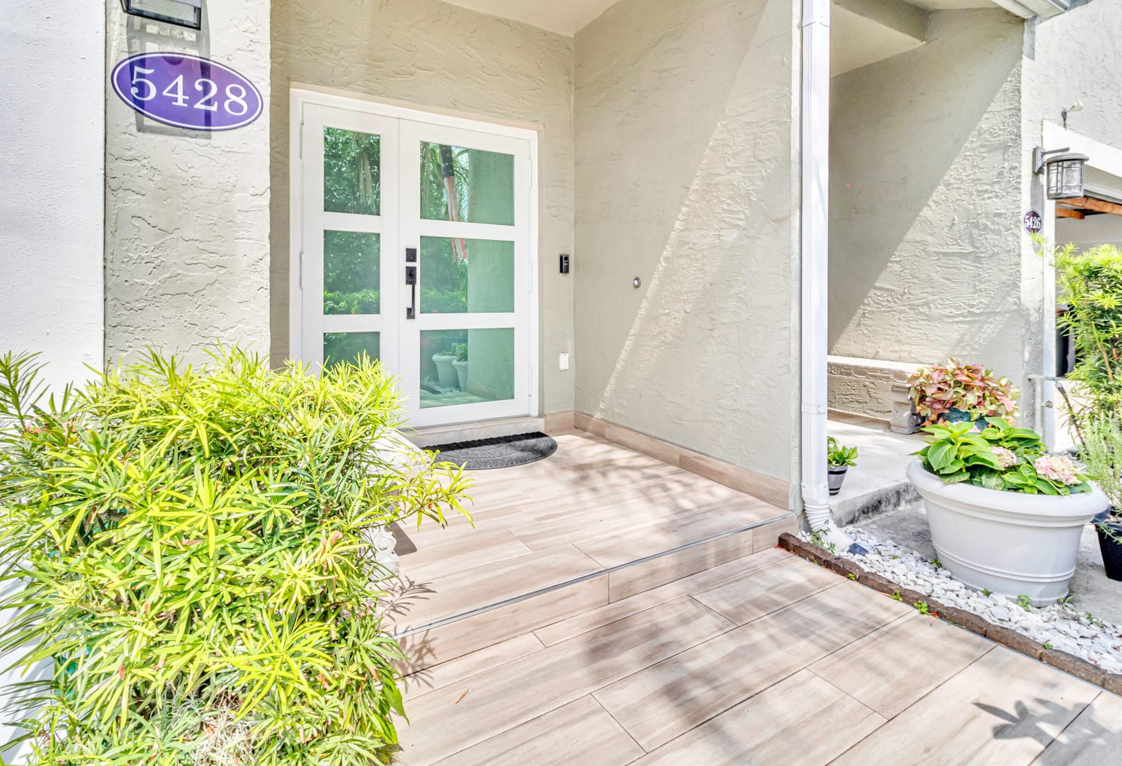 5428 Pointe Villa Drive E — photo 2