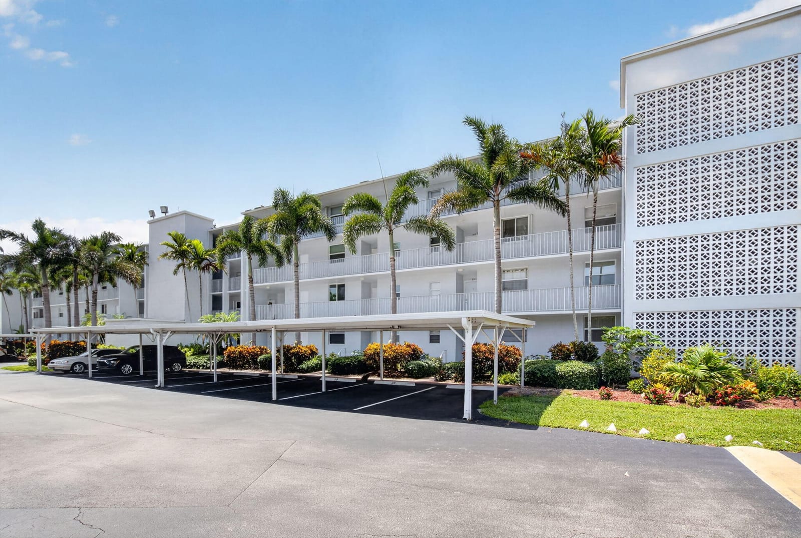 689 NE 6th Court 4030, Boynton Beach, FL 33435