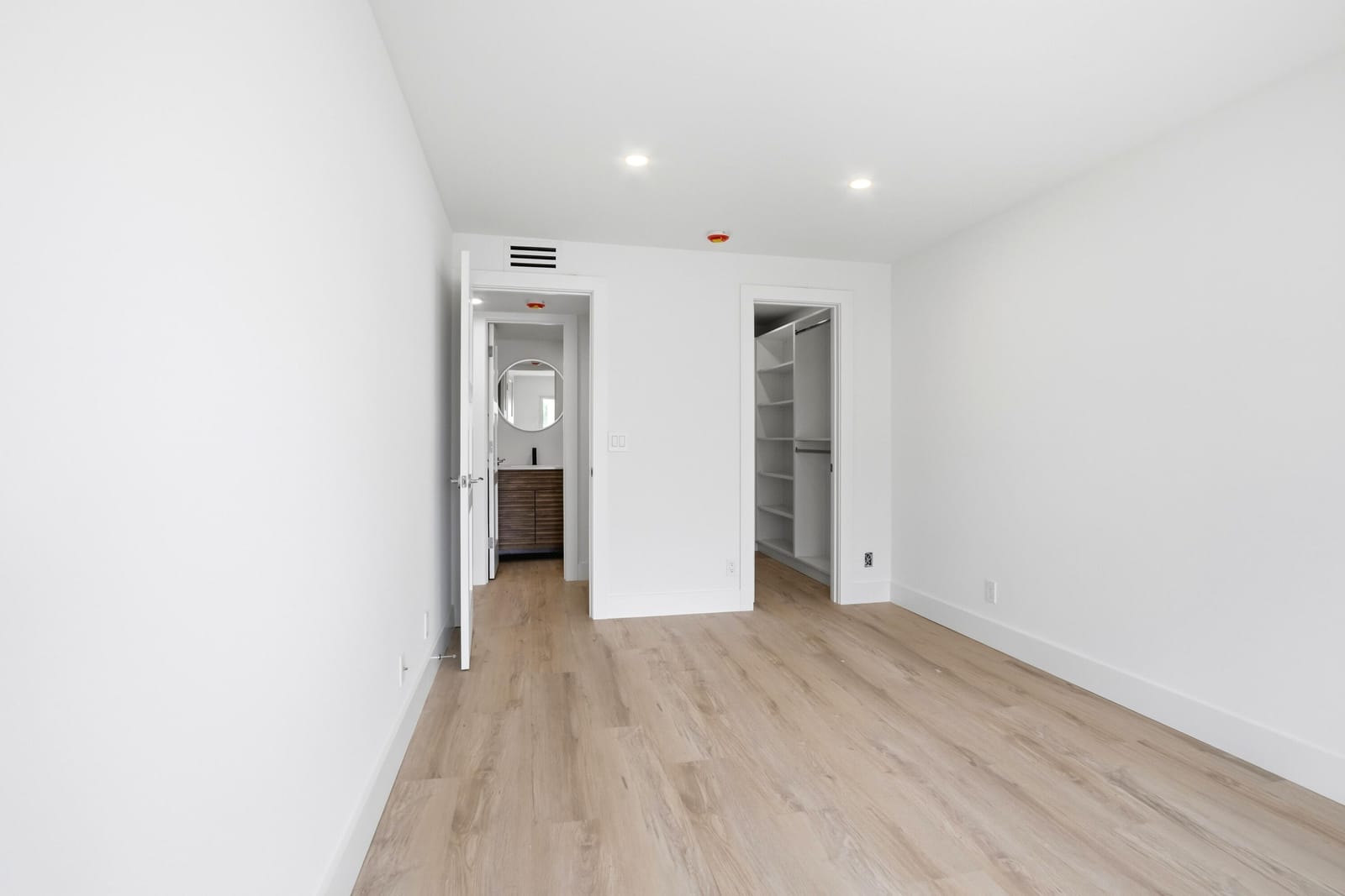 1023 Guildford B — photo 6