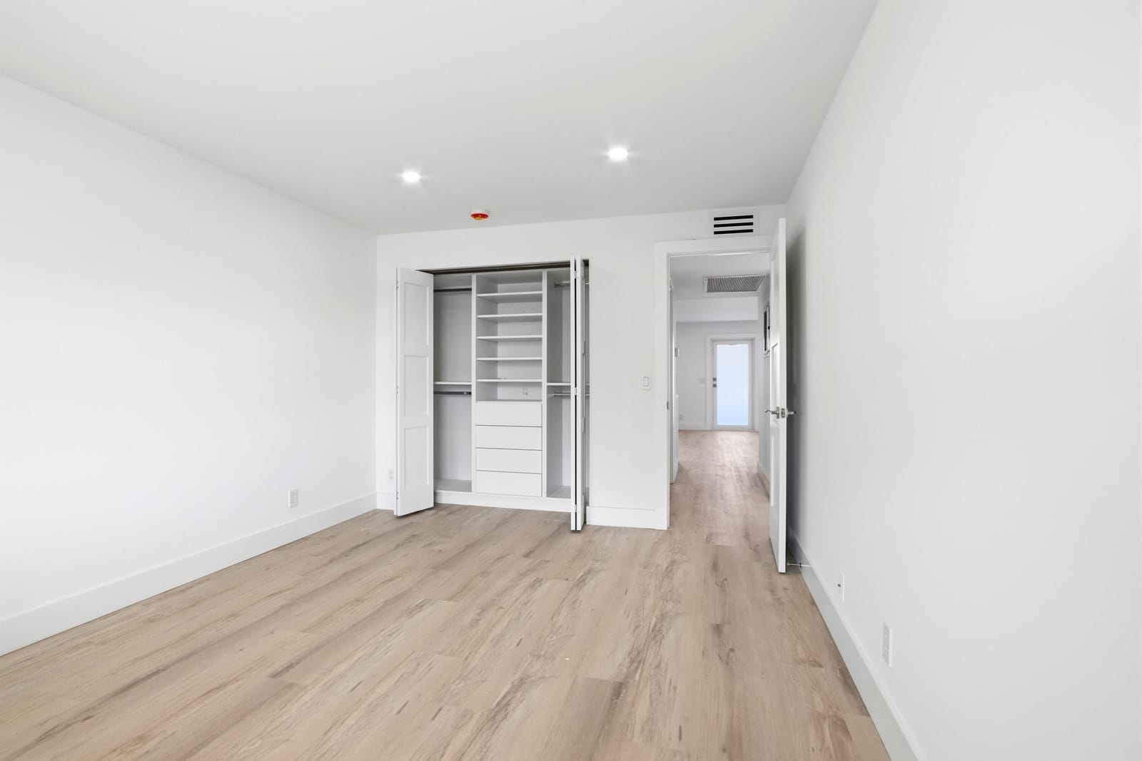 1023 Guildford B — photo 10
