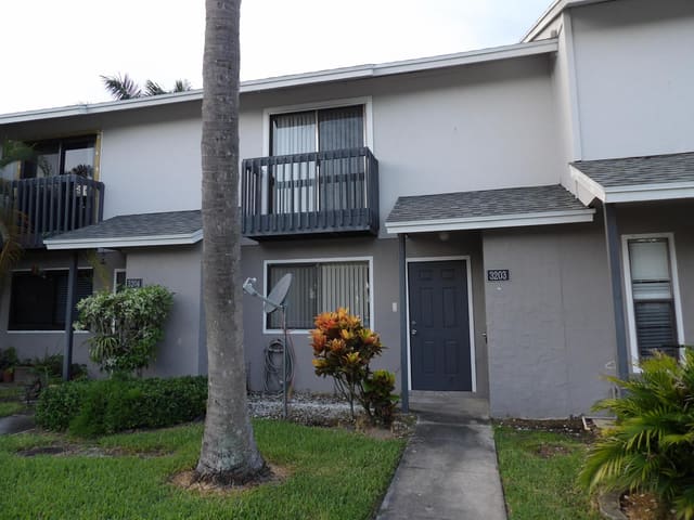 3203 Poolside Drive, Greenacres, FL 33463