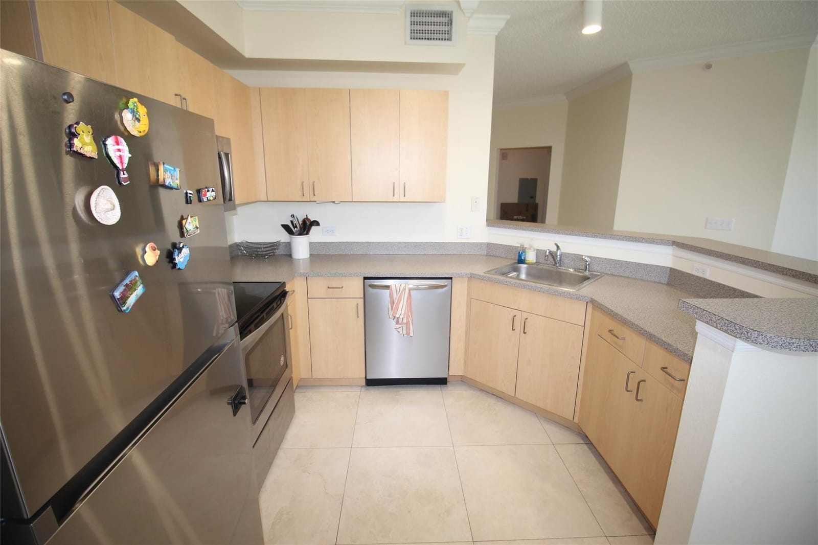 533 NE 3rd Avenue 227, Fort Lauderdale, FL 33301 photo 4