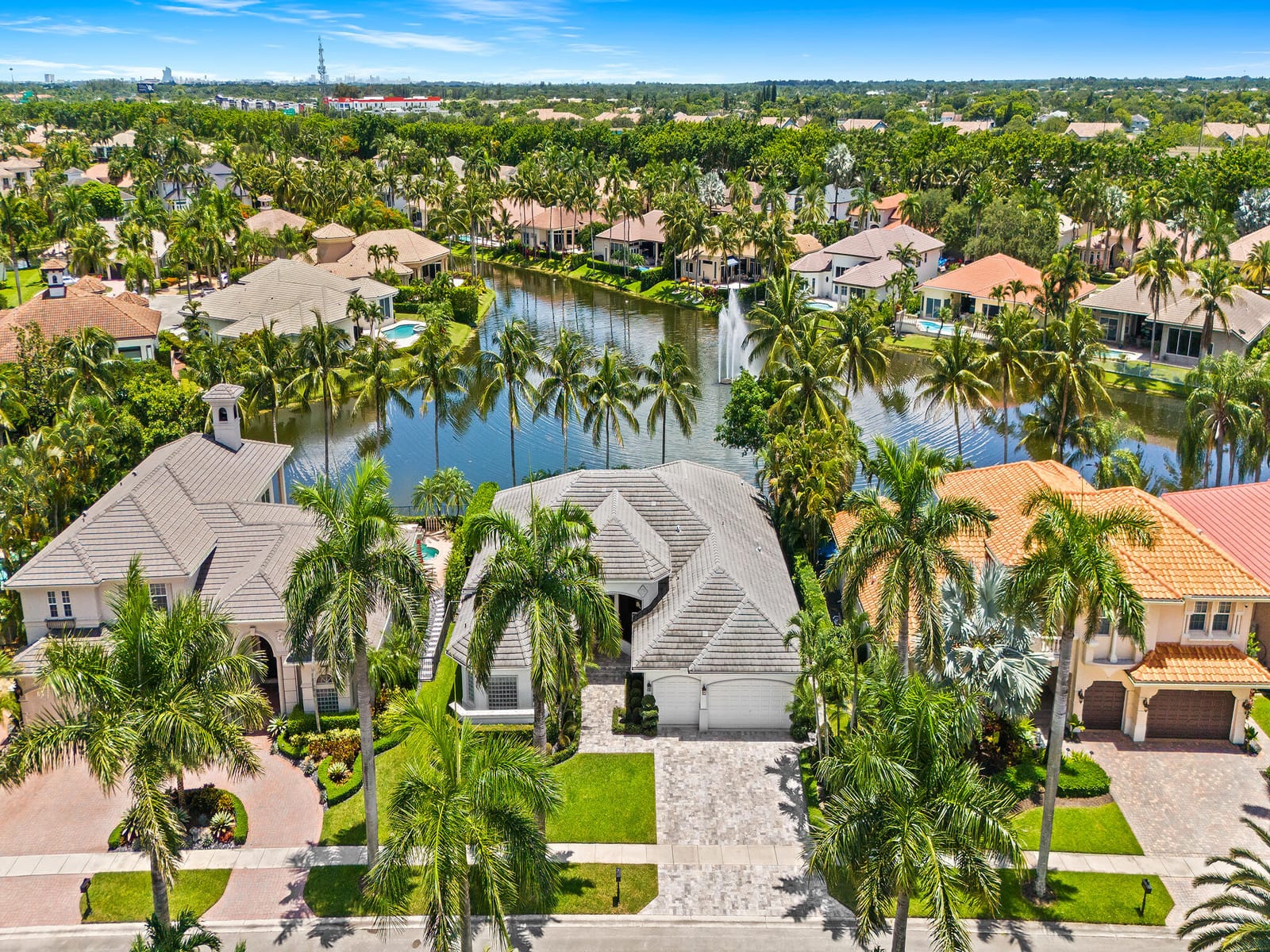 Pending home at 10920 Hawks Vista Street, Plantation, FL 33324