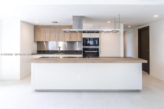 1000 Brickell Plaza 2110, Miami, FL 33131