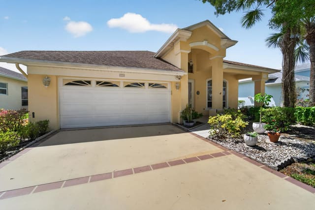562 NW Lambrusco Drive, Port St. Lucie, FL 34986
