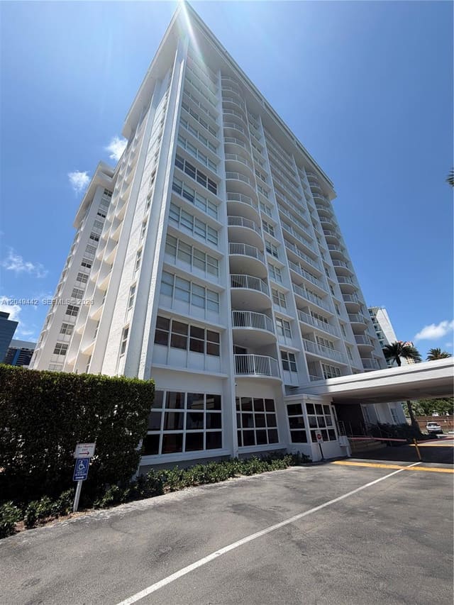 1420 Brickell Bay Drive 1005C, Miami, FL 33131