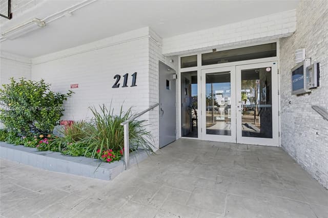 211 S Ocean Drive 205, Victoria Towers, Hollywood, FL