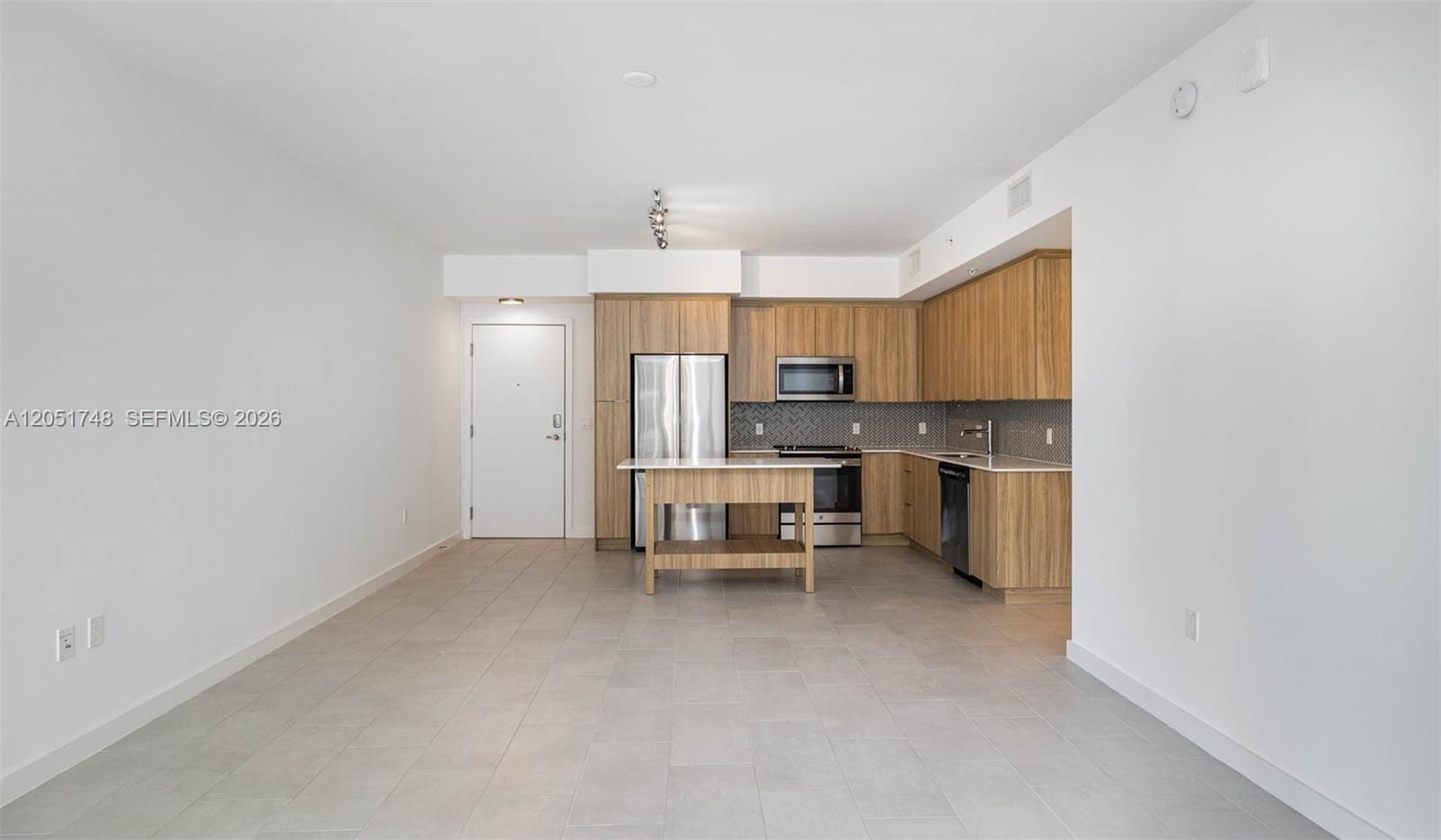 2150 N Bayshore Drive 609 — photo 2