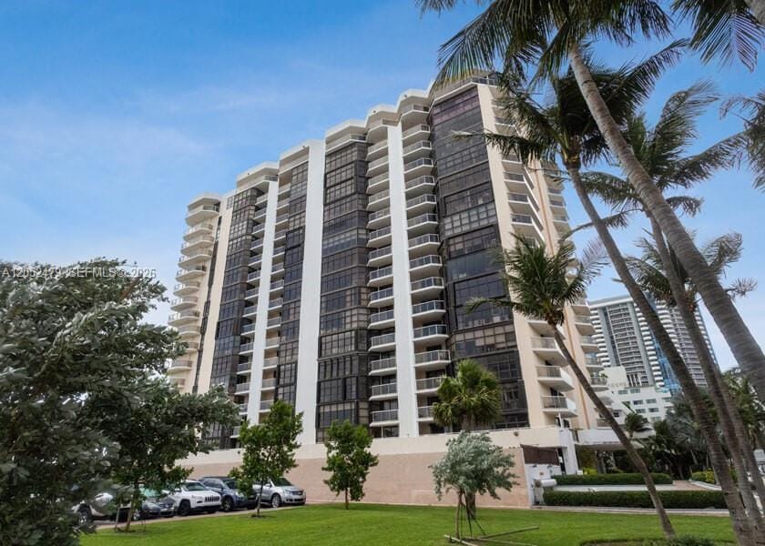 6423 Collins Avenue 809, Miami Beach, FL 33141 photo 2