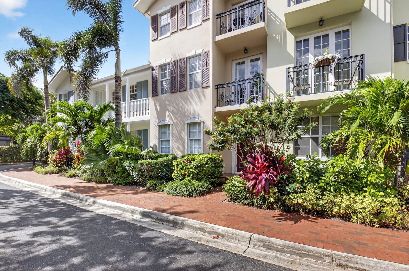 1054 E Heritage Club Circle — photo 4