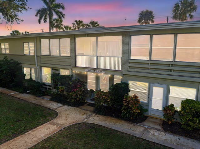 677 ROYAL PALM Boulevard 12, Heather Way, Vero Beach, FL