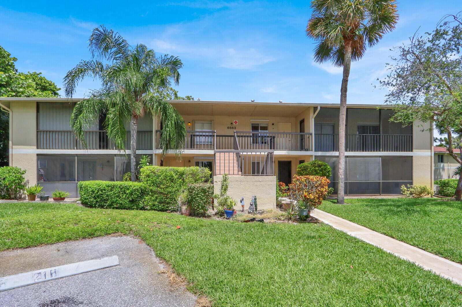 Pending home at 6563 Chasewood Drive F, Jupiter, FL 33458