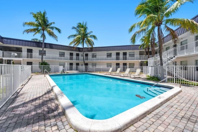 1470 N Dixie Highway 43, Wisteria Court, Fort Lauderdale, FL