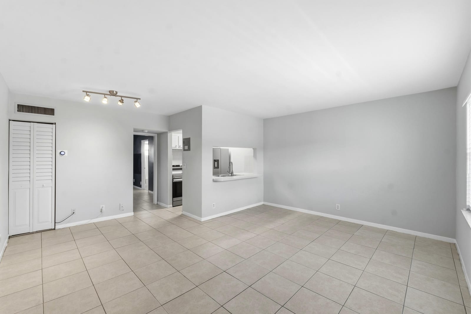 1470 N Dixie Highway 43, Fort Lauderdale, FL 33304 photo 2