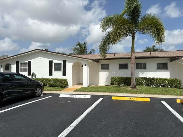 2930 CROSLEY Drive E J, West Palm Beach, FL 33415