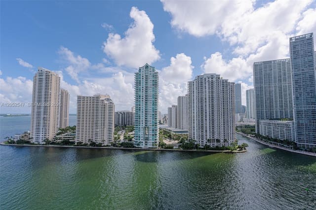 325 S Biscayne Boulevard 2119, Miami, FL 33131