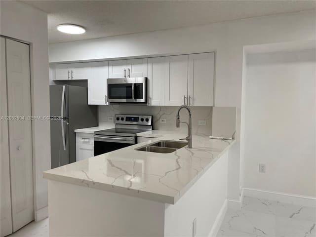 720 SW 111th Avenue 101, Pembroke Pines, FL 33025