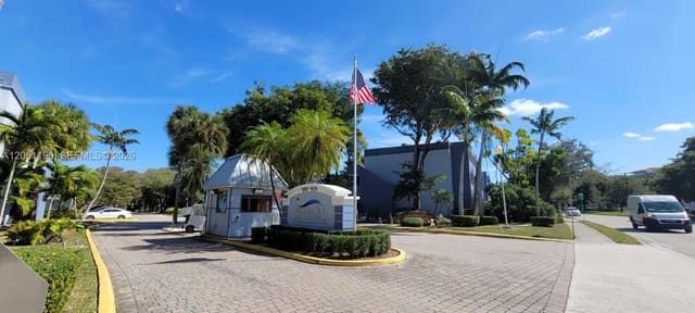 9373 Fontainebleau Boulevard K234, Miami, FL 33172