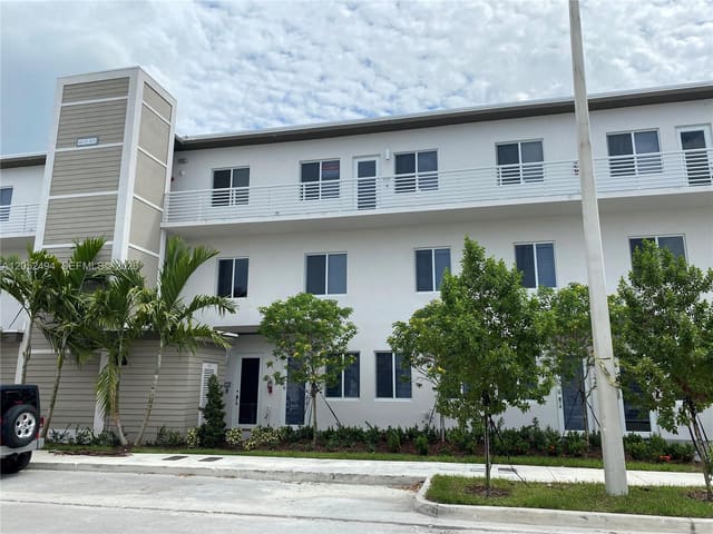 6455 NW 103rd Place 303, Doral, FL 33178