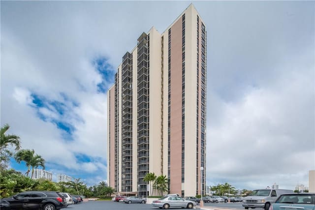 20379 W COUNTRY CLUB Drive W 638, Aventura, FL 33180