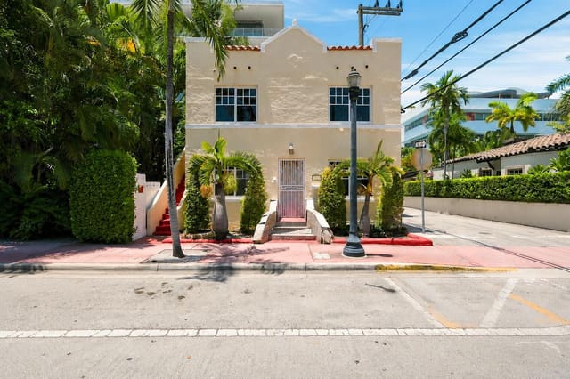 927 4th Street, Ocean Beach, Miami Beach, FL